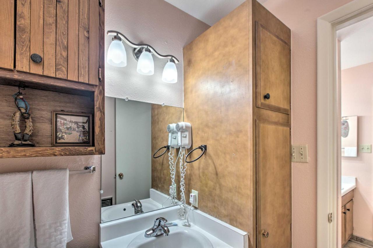 Red River Ski Condo On Main St - Mtn View! 外观 照片